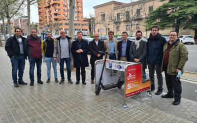 Lleida estrena el ‘Banc Parking 5G’, un projecte de mobiliari urbà que incorpora connectivitat 5G i places d’estacionament per a patinets